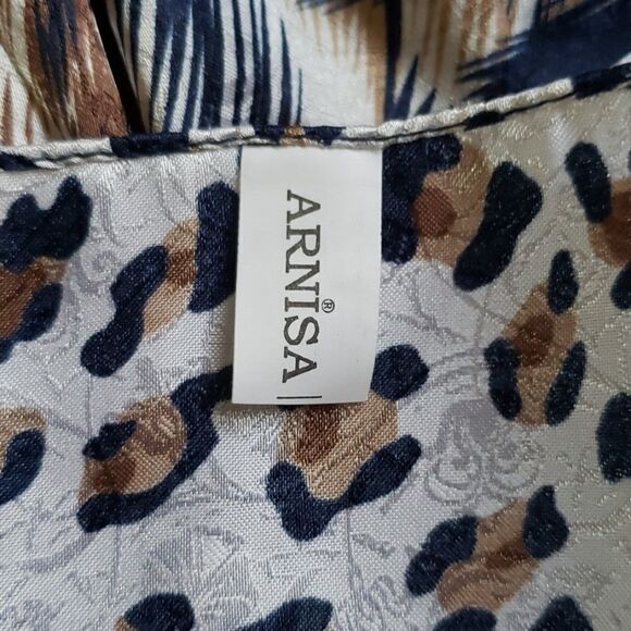 Arnisa Silky scarf, 42" x 42" - Picture 5 of 5